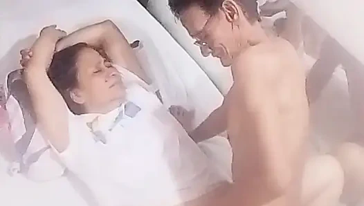 Sie ist sehr nett, ihre muschi zu essen und zu ficken