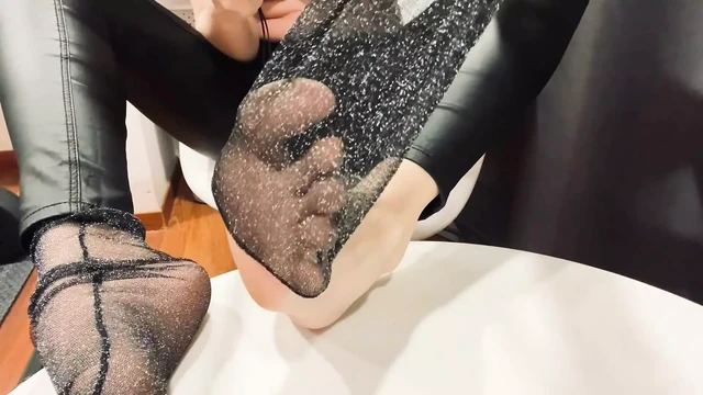 Tease FEET 👠 high heels ON playing