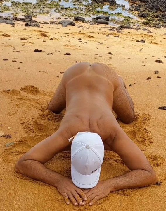 Ladysilva naked on the beach