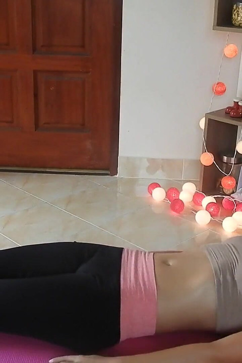Yoga, striptease y chorros 3 veces