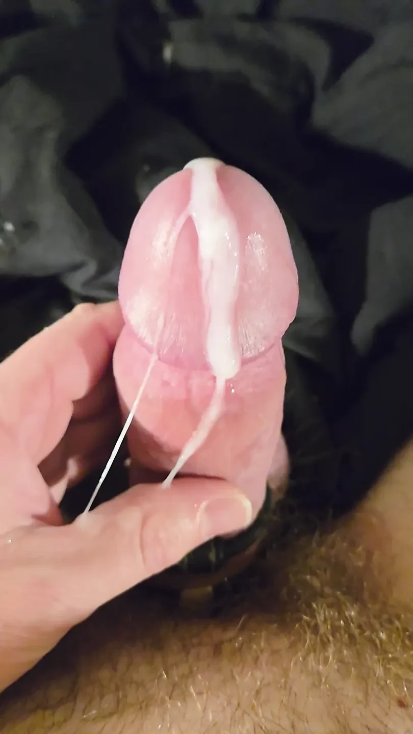 Порно тәтем мені жұлқылап жатқанымды көрді