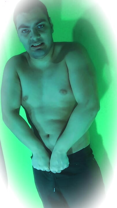 Green - Masturbation - Cristopher Rebellato - Big Penis - Vertical Video - Muscular