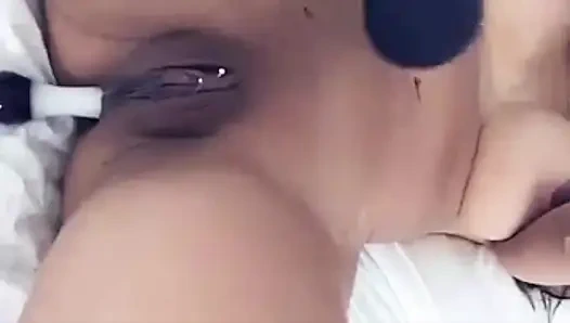 Липкая киска и анальная мастурбация от Lela Star