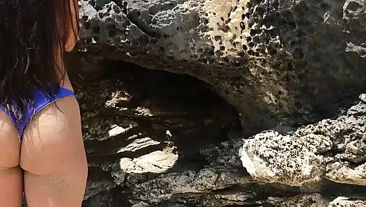 Tropikal cennetteki mavi bikini mutlu edecek