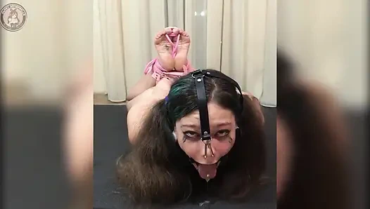 Hogtied sürtük, burun kancası, halka ağzına boşalma