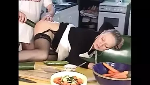 Yaşlı ve genç anal yumruk sokma!