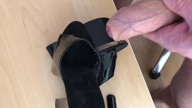 Huge Cumshot on GF Slutty Platform High Heels (2. Shot)