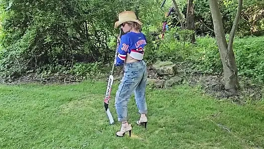 ONLY Слитый FAN лицо выставленной госпожи в четверг Готовлюсь к игре с ее большими сиськами подпрыгиванием