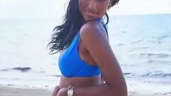 Jasmine wyglądała idealnie w brazylijskim bikini