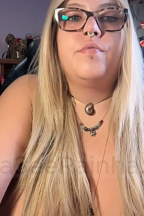 Naked Chainsmoking Saggy Brazilian Goddess Ignores You While She Works
