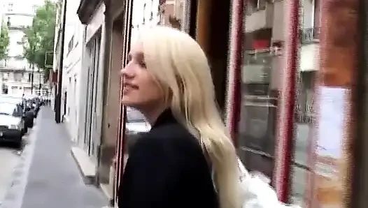 Deep Frigging for Blonde