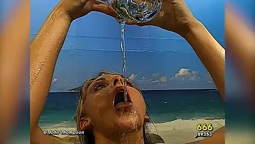 Ggg Джон Томпсон - Мокрая Блондинка-шлюшка Жаждет Золотого Душа, Игры С Писсингом