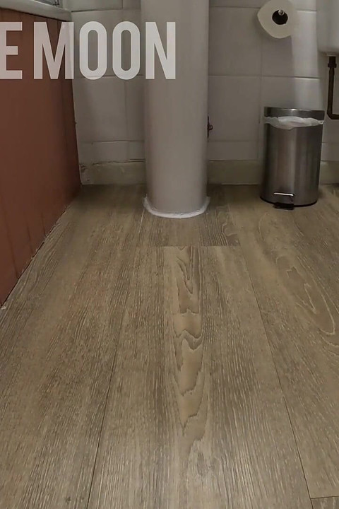 POV tittar på mina fötter medan jag ignorerar dig