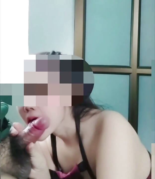 A famous Thai student girl gives a blowjob and breaks her mouth.