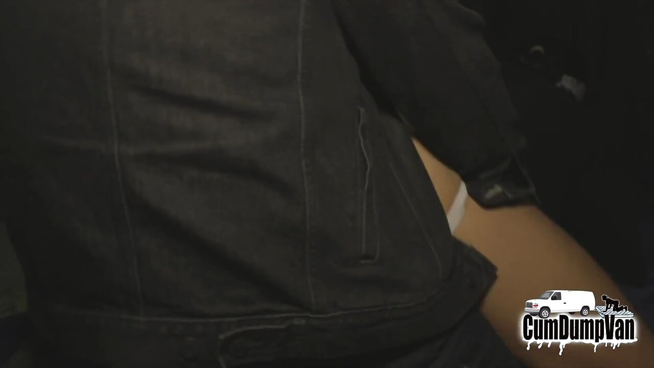 Una troia affamata di cazzo prende anon carichi senza preservativo e sborrata