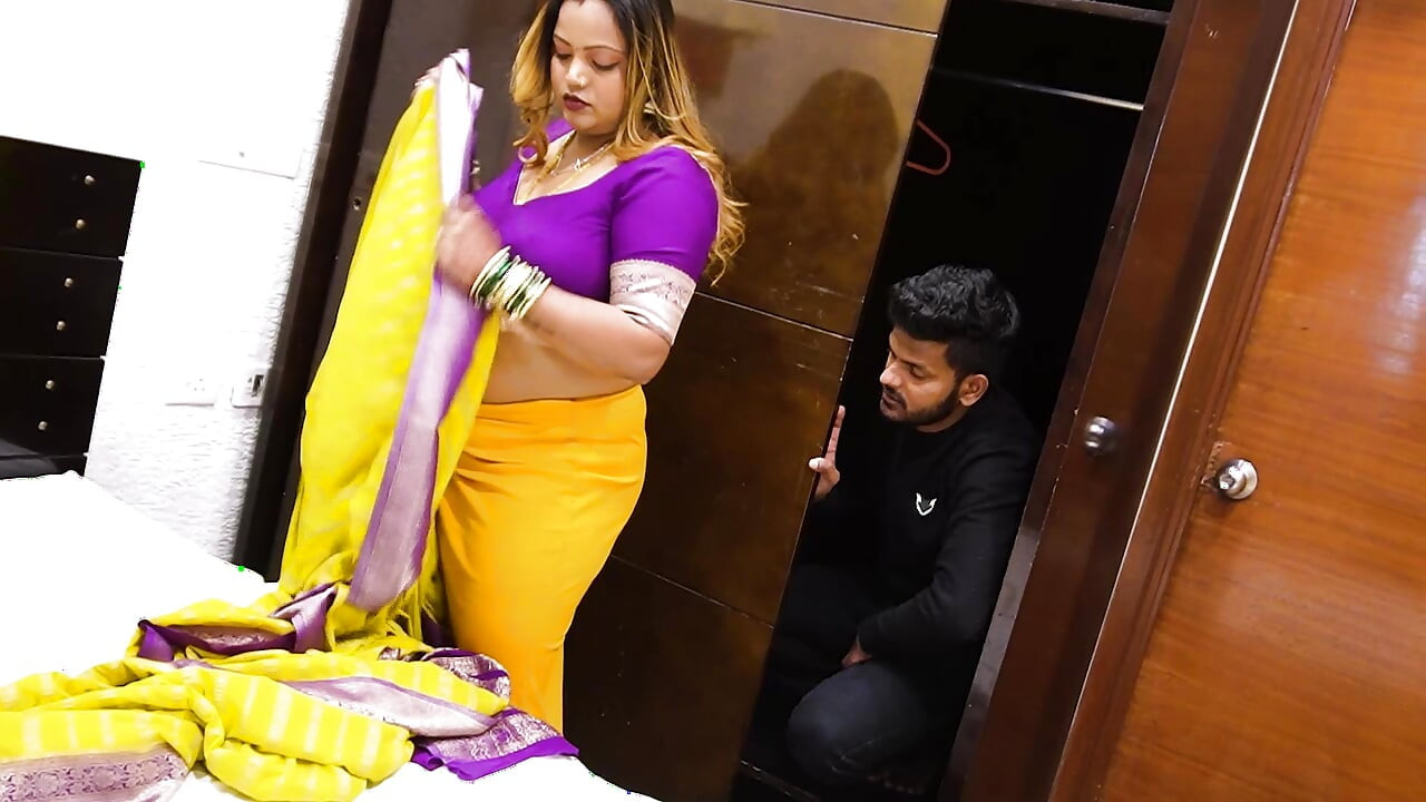 HINTLI DESI KıZ KAYıNBIRADERI ILE SIKILIYOR, SERT DESI SEKS