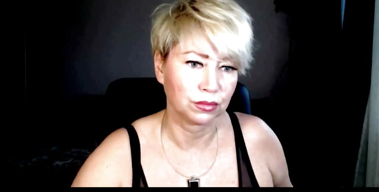 Een coole webcamhoer Aimee, haar grote natuurlijke tieten, haar kontgaatje spreidt zich en haar wereldlijke opvattingen over het leven ))