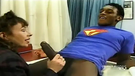 Big Omar's British Adventures: Latihan anal (2001)