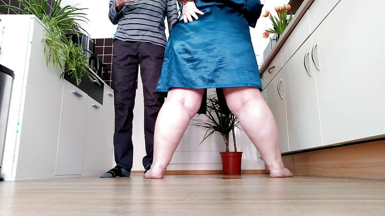 Natural juices from stepmom's warm, hairy pussy