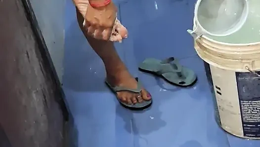 Dost ki nahate hue video banai full Maza aya