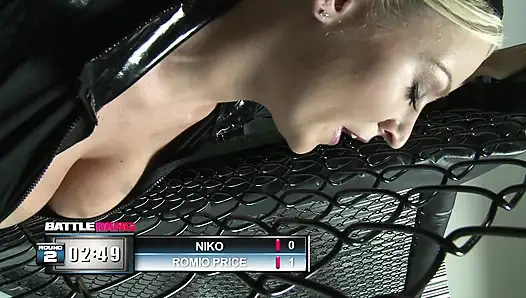 Genç amcığın güzel neşeli amcığı dev sert çarpma için geniş bir şekilde titreşiyor