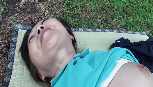 A076G11 A mature woman in her sixties is about to apply for AV. Nymphomaniac SEX in the shade of a tree in the forest!