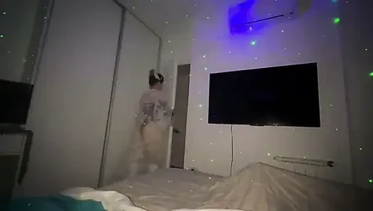 Ben Kayınbiraderim, Kız Kardeşim Yan Oda Uyurken