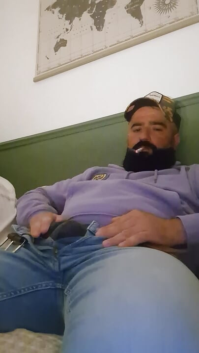 Bearded fuck are masturbator