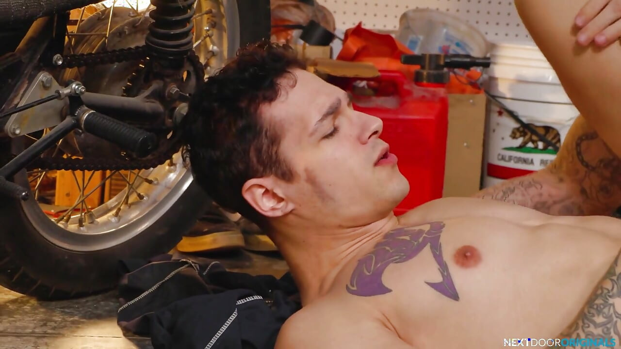 Vrući mehaničar za žestoko od strane frajera Cartera Woodsa - Jayden Marcos - Nextdoorstudios