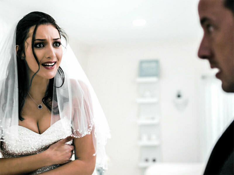 Bride to be har några seriösa affärer att ta hand om först