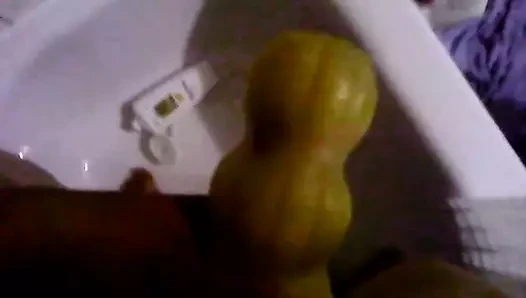 duş cebinde kedi.