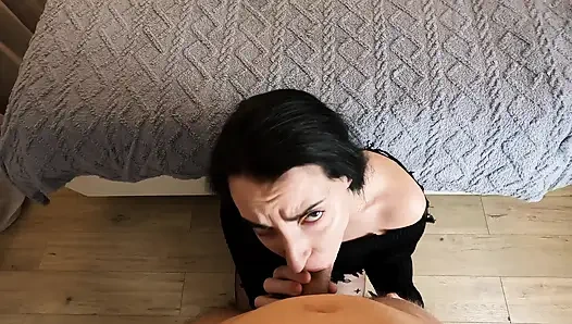 разорвал на ней колготки и трахнул не снимая платья