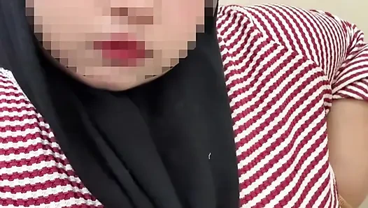 Возбужденная Индонезия в хиджабе