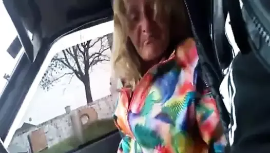 Old Granny gets picked up to suck some dick