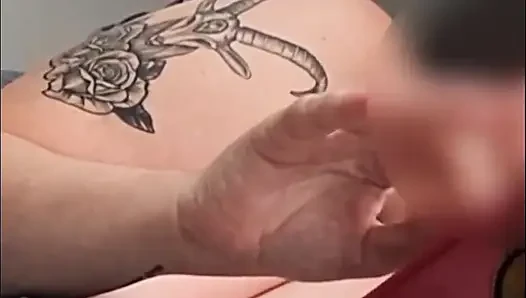 Istri frustrasi dicrot di dalam sama sahabat suaminya sendiri