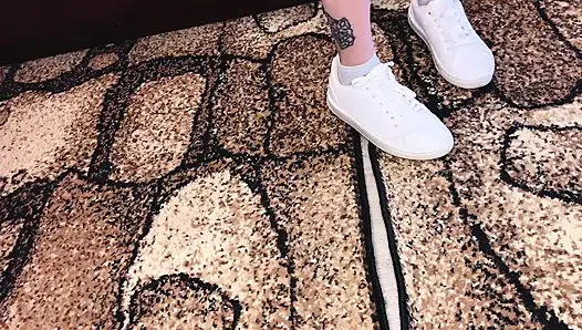 Fetish kaki sneakers kaus kaki dan kaki telanjang / sfw
