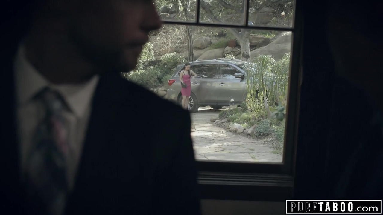 純粋なタブー痴女がビジネスマンに屈辱-公共ファック