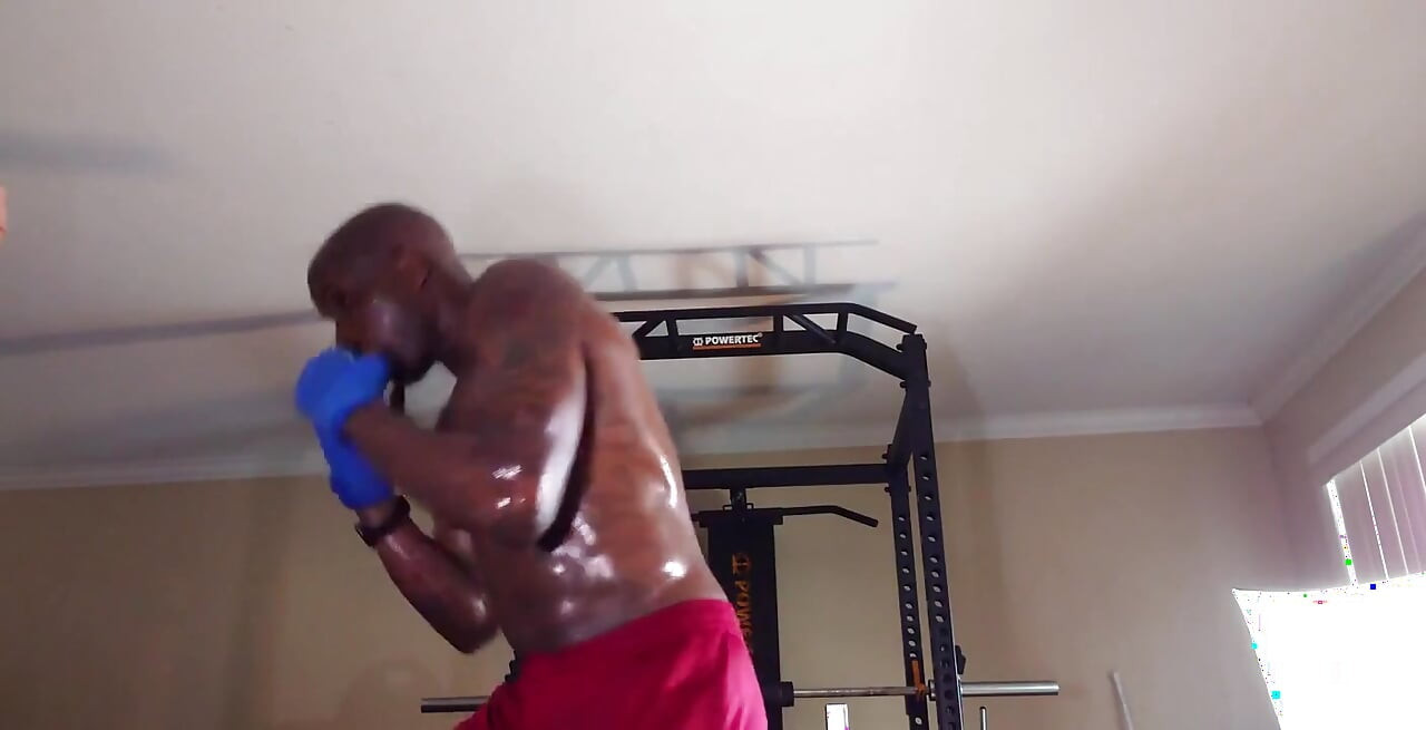 El entrenamiento de boxeo hoy en día, un enfoque de entrenamiento integrado en constante cambio, proporciona un enfoque sistemático y progresivo del estado físico