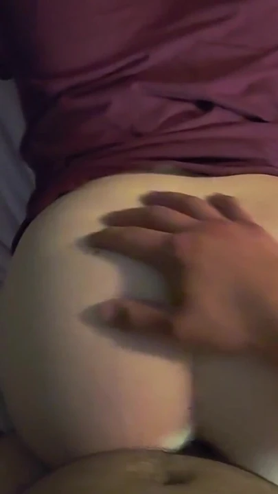 操一个妻子的狗式和内射她紧致的阴户怀孕的大屁股性感红发女郎大声呻吟射在她的阴户里 | 短片 3