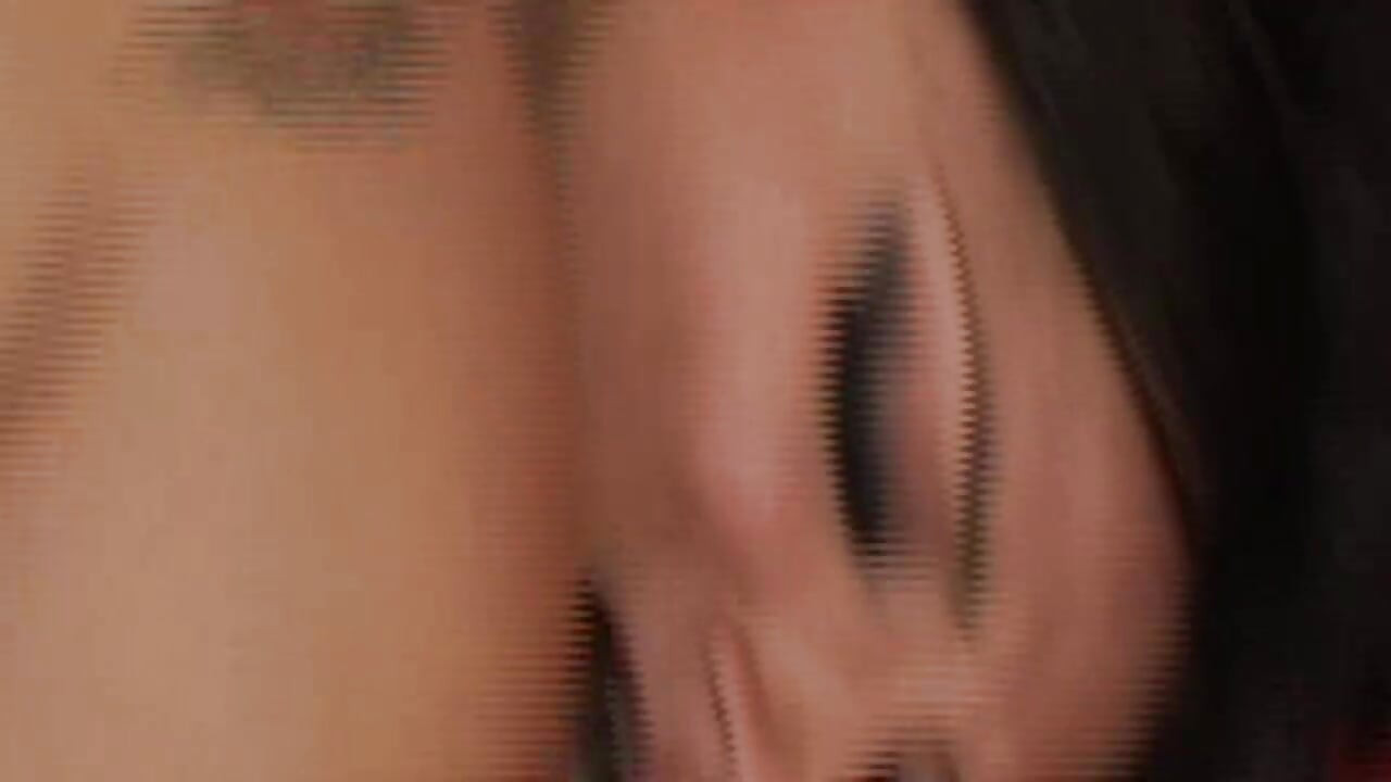 สาวเอเชียโชว์หีเปียกของเธอ