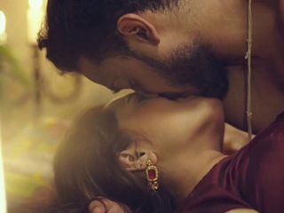 Coleção de cenas de sexo em série na web indiana