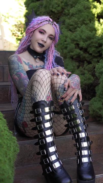 Obey the goth queen