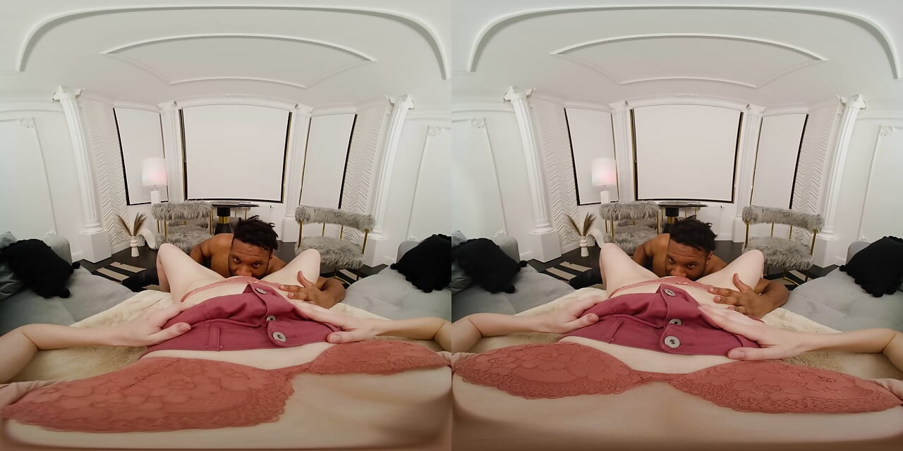 Yoga öğretmenimin önünde kendime dokunuyorum - sanal gerçeklikte