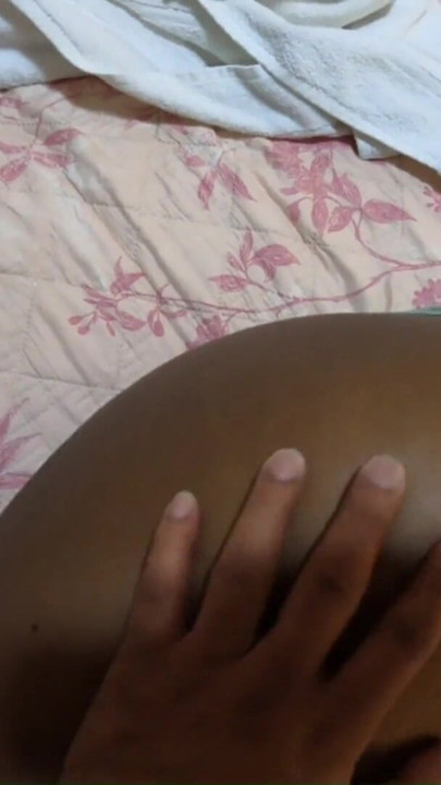 내 몸을 뛰어다니는 손이 필요한 배다른 아들의 더러운 이야기 - Jhodez1 | 클립 1