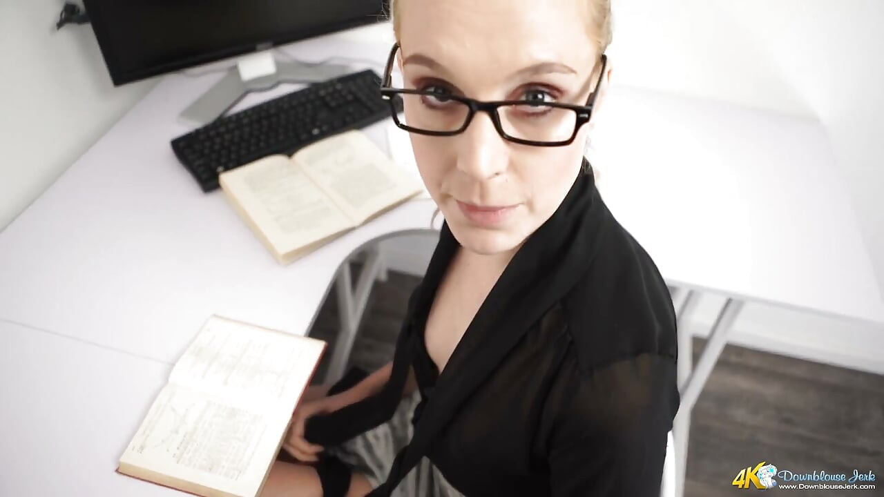 Ariel Anderssen - Kemény mellbimbó csiklandozás - JOI