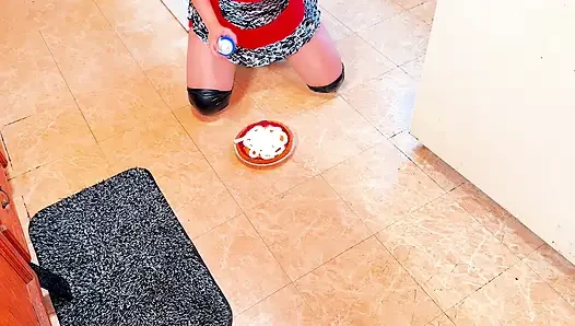 Ebony Housewife Smashes and Squirts on Pie