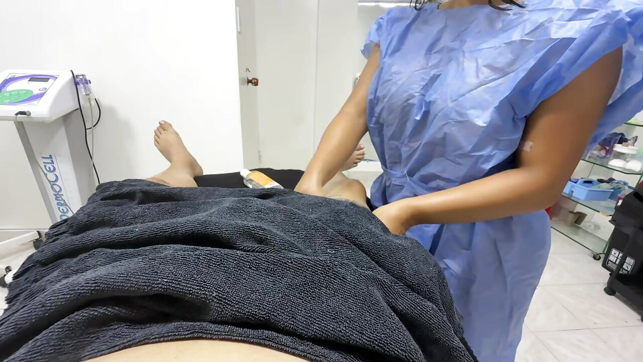 Masseuse erlaubt mir, ihren arsch zu berühren, ECHTES VIDEO