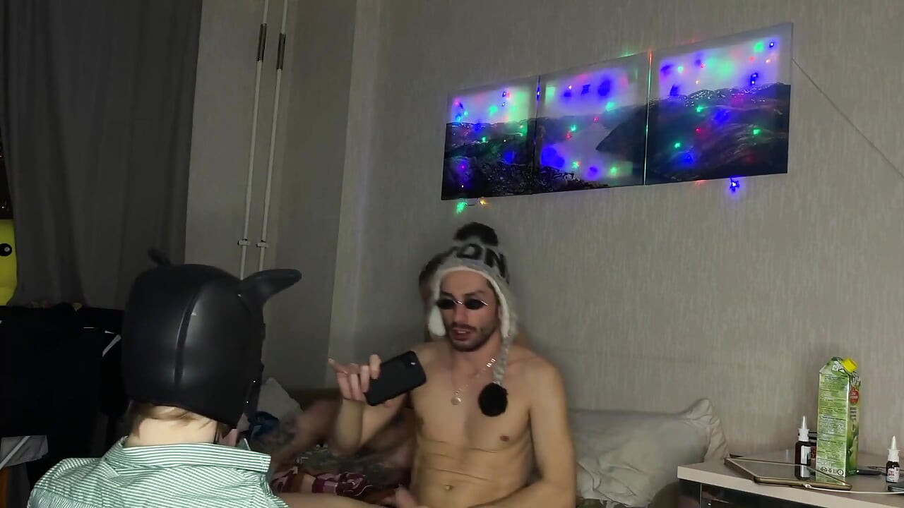 2 caras fodem namorada a noite toda porque ela ama dois paus na buceta e muito esperma - 1.146