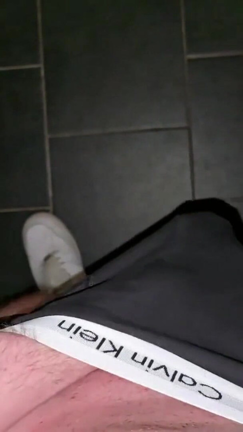 Tati german îți comandă să ejaculezi în negrul lui Calvin Klein Boxers - PhantomGentX | Clip 1