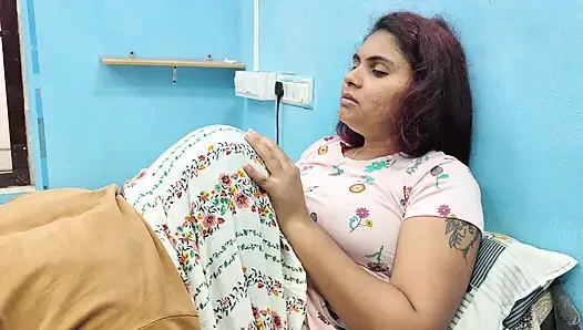 Etek içinde amcık yalama romantizmi ile göğüsler basıyor